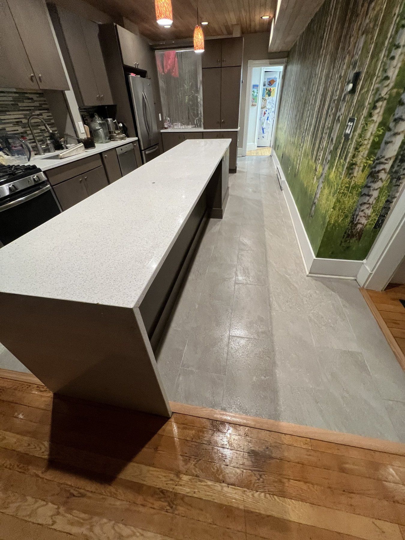 Kitchen island with large-format porcelain tile floor